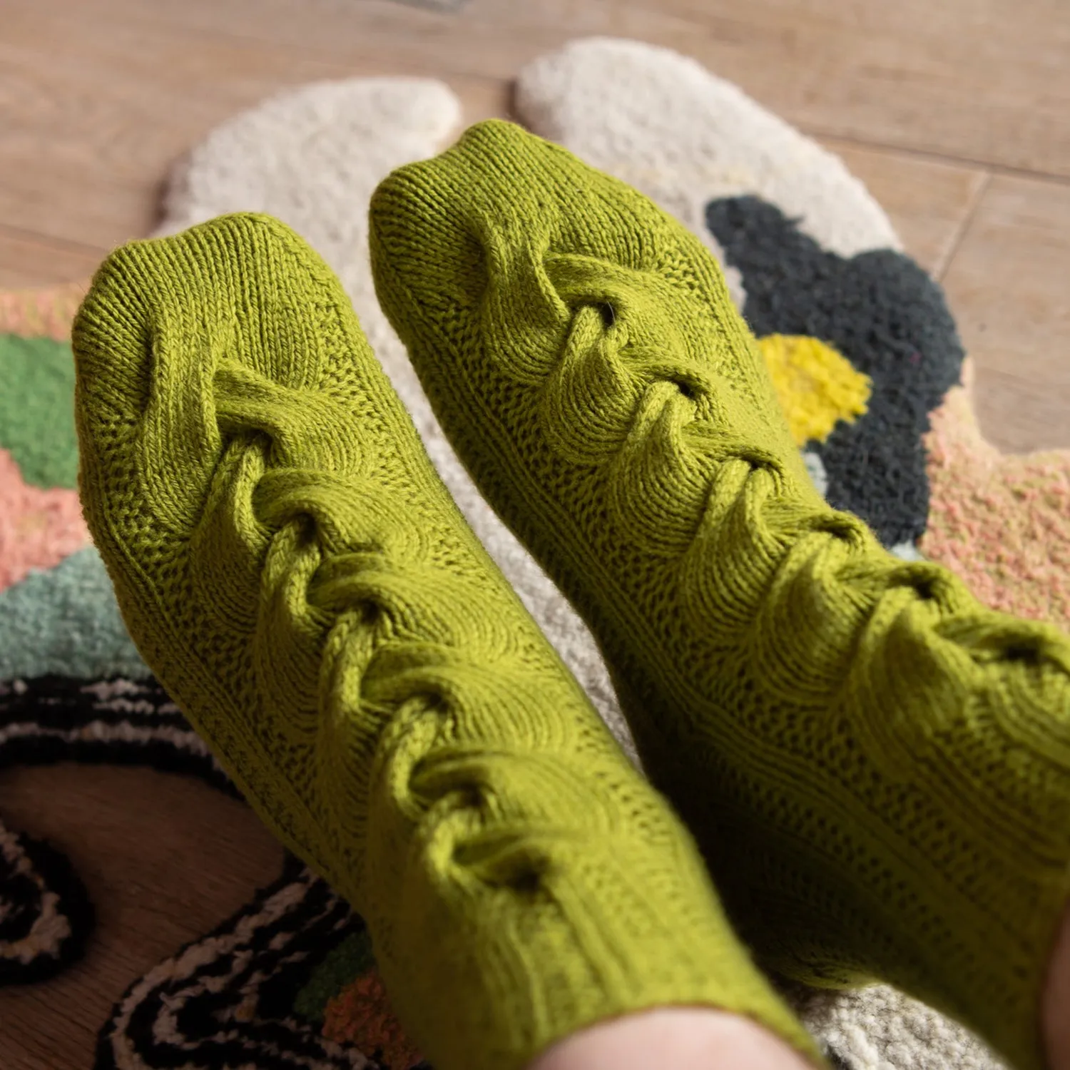 BILLOWING BRAID SOCKS - GRASS GREEN