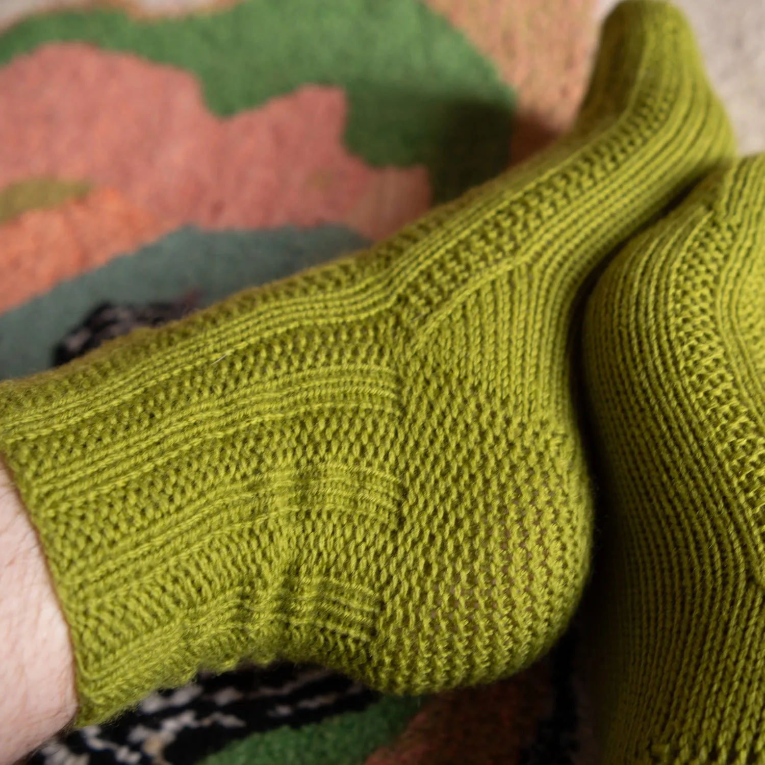 BILLOWING BRAID SOCKS - GRASS GREEN